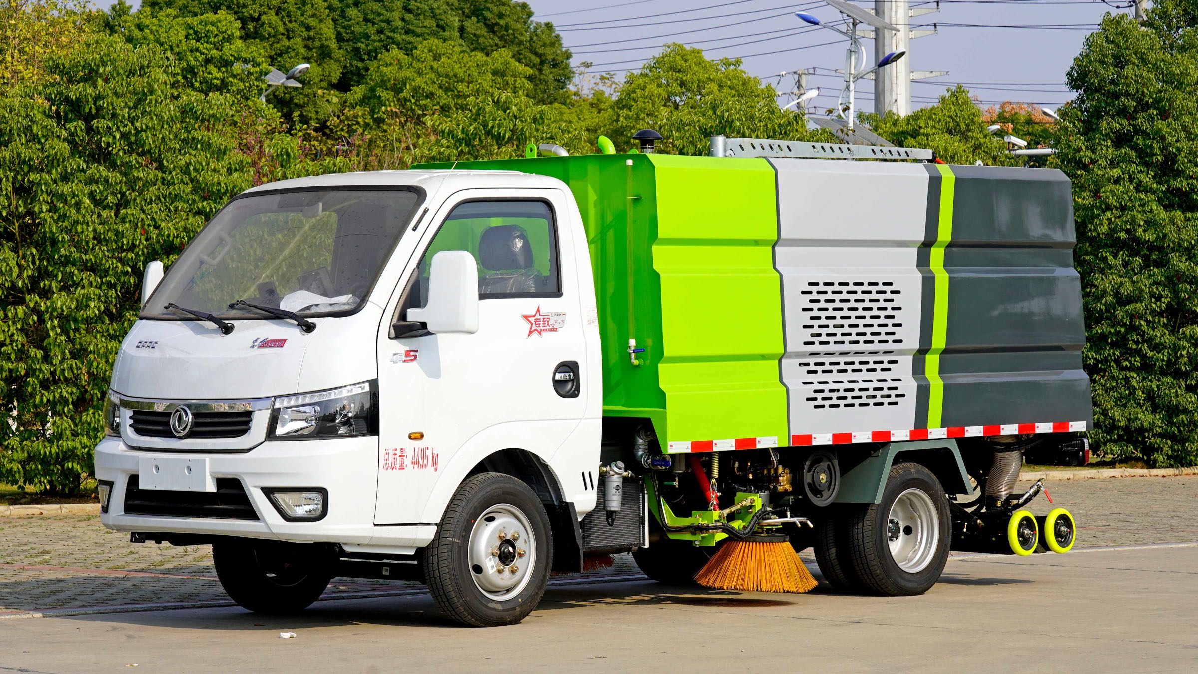 東風(fēng)途逸多功能洗掃車